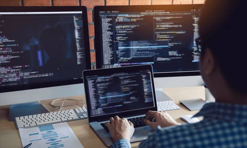数据科学选型:R与Python如何赋能卫辉市网站建设?